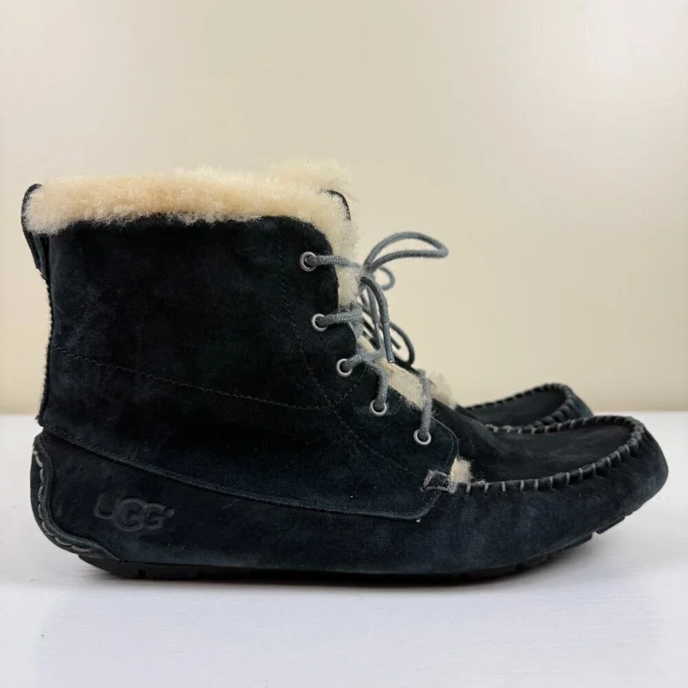 EUC UGG Chickaree Black Sheepskin Suede Lace Up Boots S/N 1007716